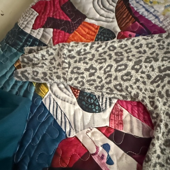 Gray Leopard Print Women's Sweater so soft!!!! - Picture 2 of 4